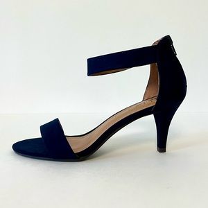 NWOB Style & Co Navy Heels, Sz 6.5